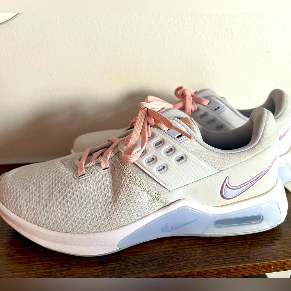 Women’s Nike Air Max Sneakers 7.5